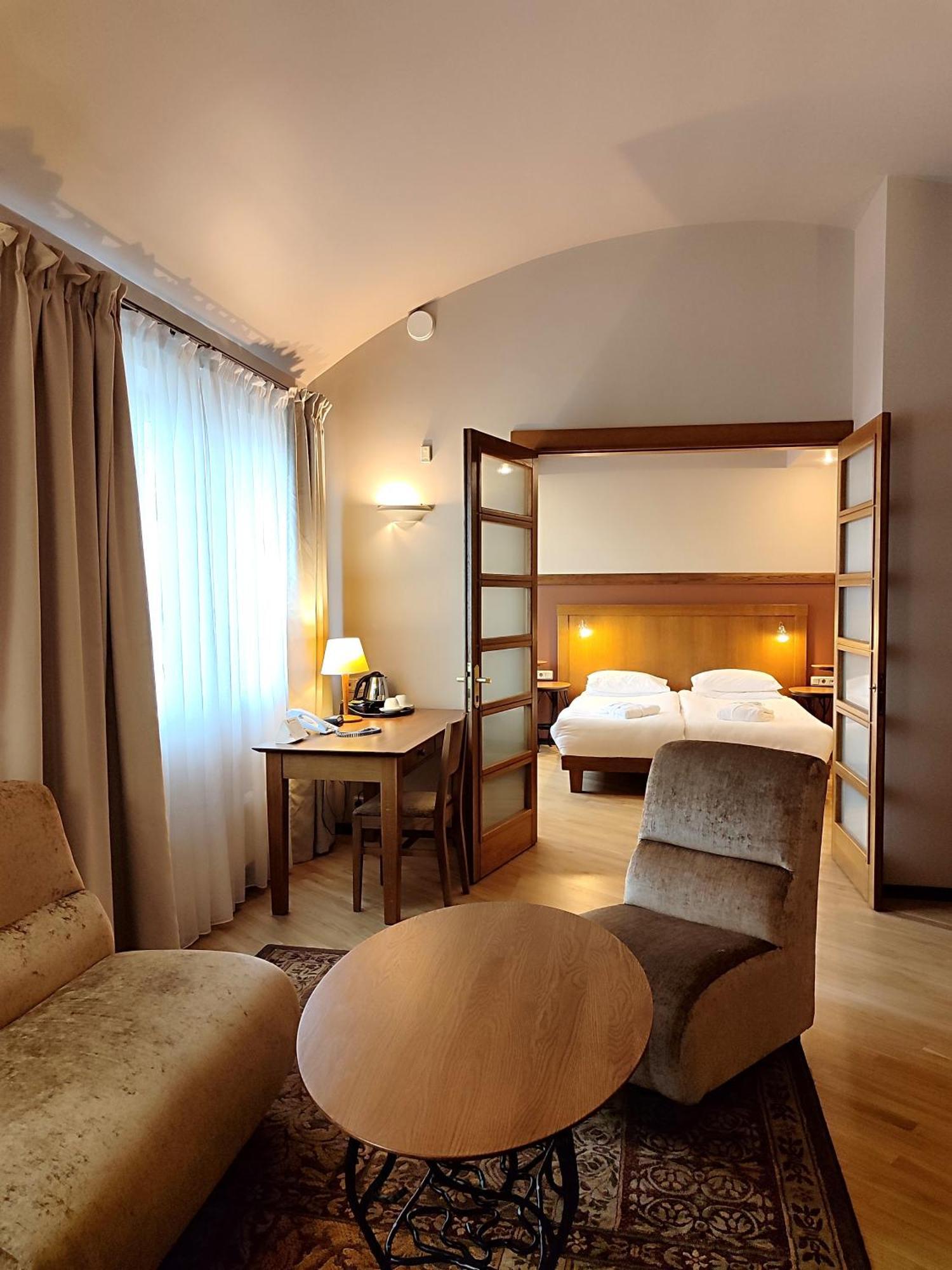 Best Western Santakos Hotel Каунас Экстерьер фото